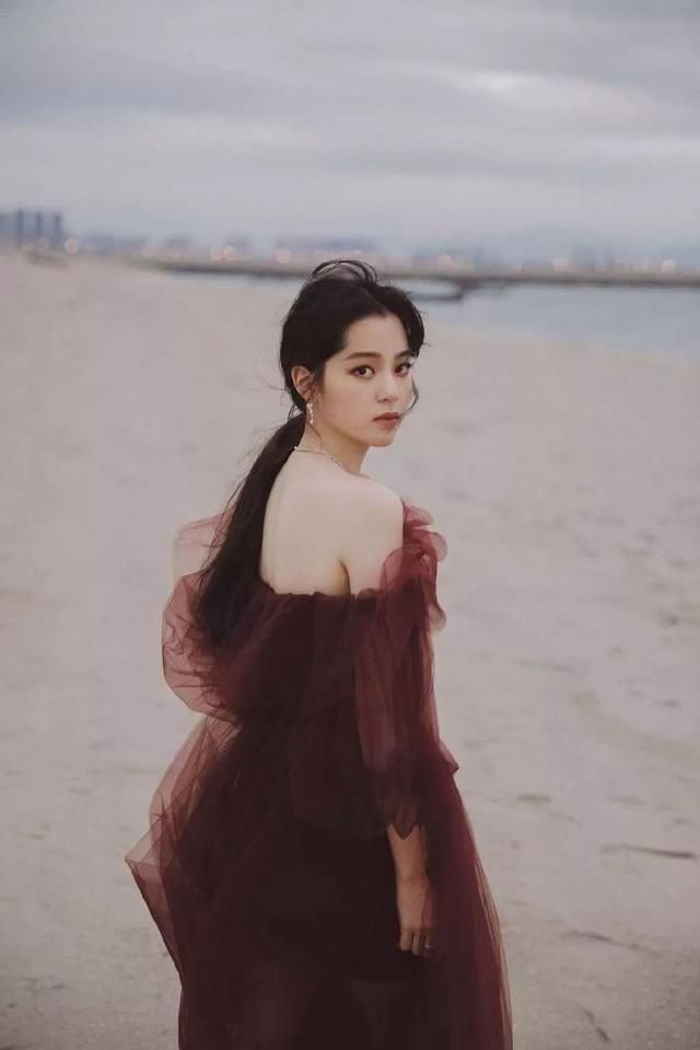 滤镜:欧阳娜娜未P生图曝光:失去粉丝滤镜,立马就现了原形