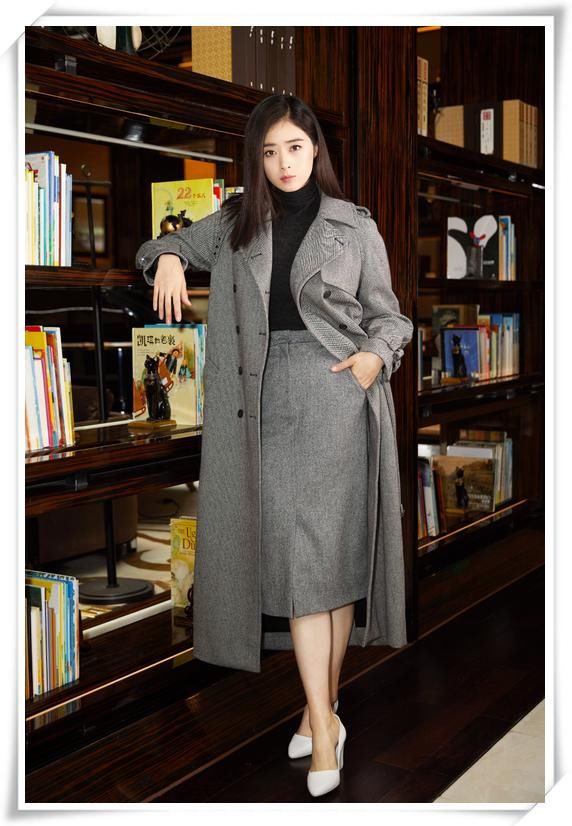 真是受罪啊，蒋欣硬穿紧身热裤勒出痕迹，看到腿上的淤青我沉默了