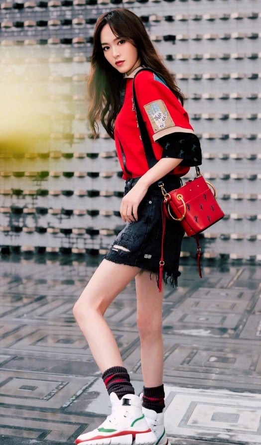 唐嫣去掉傻白甜标签，穿“鱼鳞裙”变身白富美，罗晋真有眼光