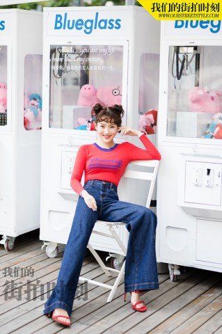 孙艺宁《我们的街拍时刻》双丸子头诠释酷感街头女孩