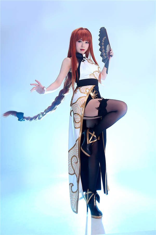 大胸御姐Cos《永远的7日之都》雯梓 旗袍在惨烈哀嚎!