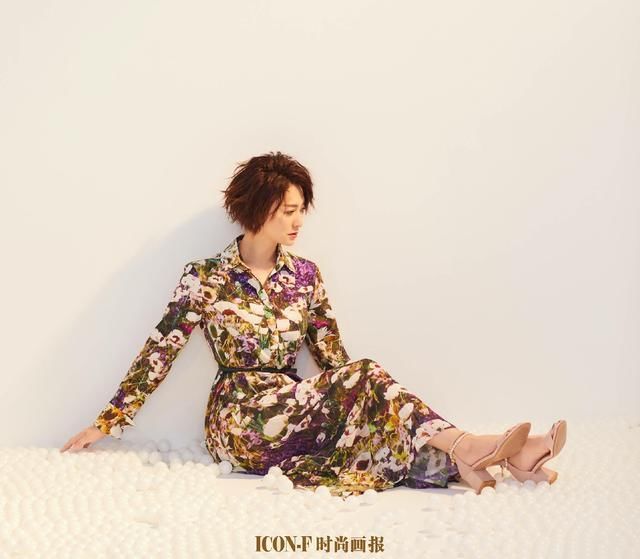 李小冉自黑是“过气中年女演员”？网友喊话：你不照镜子吗！