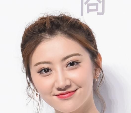  「国民」笑容那么甜美的景甜，和张继科谈恋爱 网友：国民女神初长成！