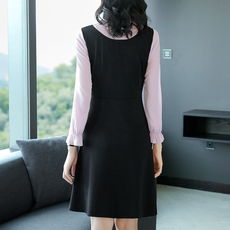 天气渐渐变凉，一件精致秋裙就能解决换季烦恼，优雅又有气质