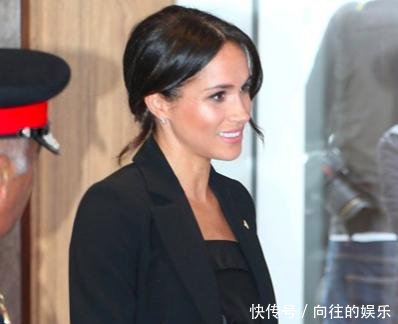 哈里王子与梅根出席典礼，梅根成为全场焦点，风范超越黛安娜！