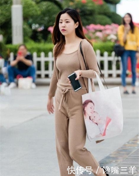 「个性」个性时尚的美女街拍:酷酷的美女,展现别具一格的姿态!