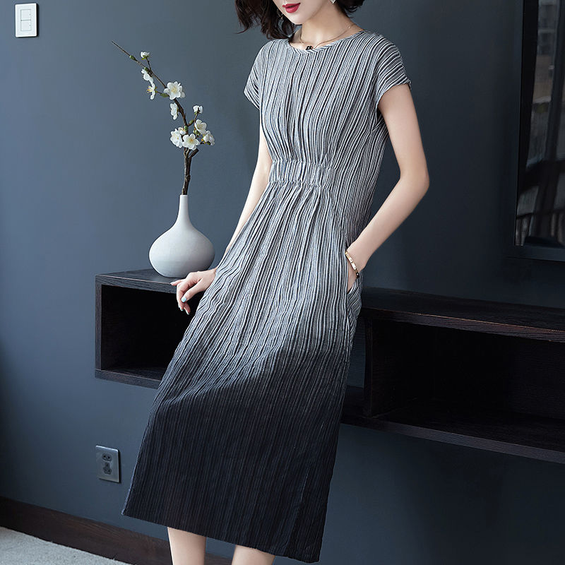 头回见如此时髦的棉麻秋裙，尤其适合36-59岁穿，时尚又美嫩