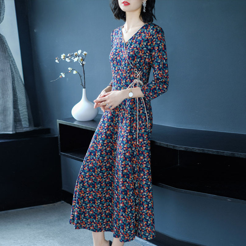 足足盼了7天,才等到这“绒”秋裙!一件顶十件真丝,美得入心坎