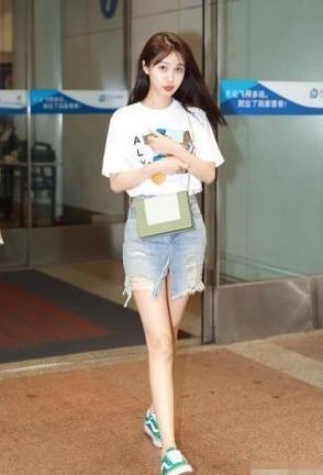 李菲儿真猛！高开叉裙中间线都快撑裂了，网友：这腿缝，呵呵了！