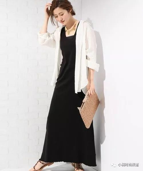 换季穿啥?一件黑色连身洋装让你完美搭出日系时尚