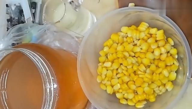  【专攻】渔具店老板头一次公布：这饵才是专攻大草鱼的“法宝”，莫忽视了