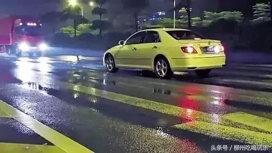 开车摸胸被罚款?这张图刷爆柳州朋友圈，真相是……