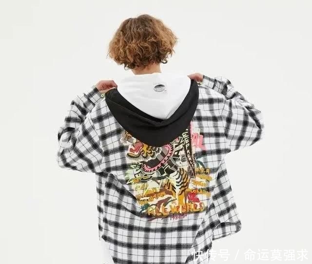 短袖T恤@所有男生!好看不贵的男装试衣间来了!