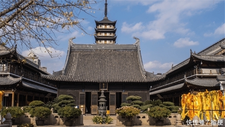 中国一座千年寺庙,因游客香火太旺,消防车、挖掘随时待命!