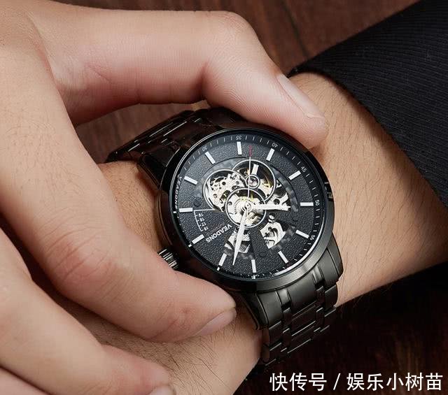 男人:为什么“戴手表”要在左手男人必要了解一下,不要一问三不知!