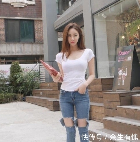 落落大方|时尚美女街拍妹子的装扮十分清新可人,彰显落落大方的气场!