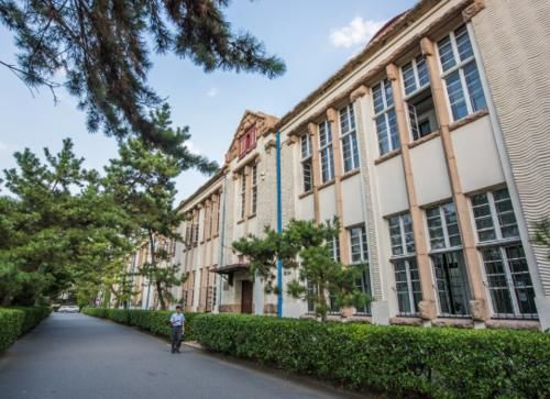 中国最美的大学，其中一座在青岛，景色不输清华北大