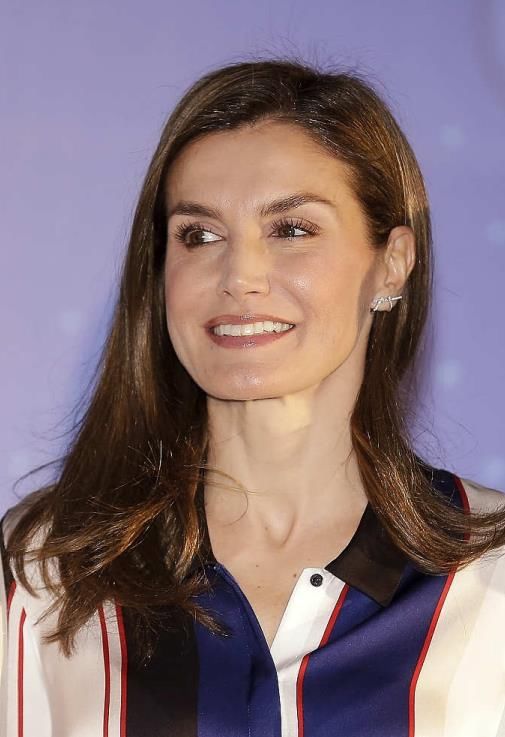 凯特王妃36岁,西班牙王后46岁,不化妆时的她们差别还是大的