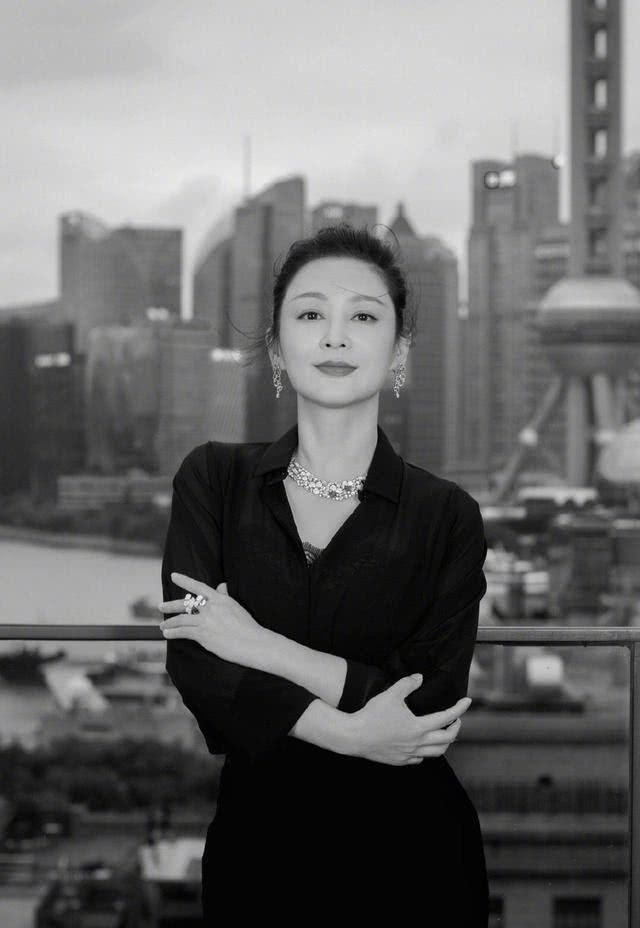  「种身材」万能的小黑裙也挑人？小黑裙搭配终极宝典！