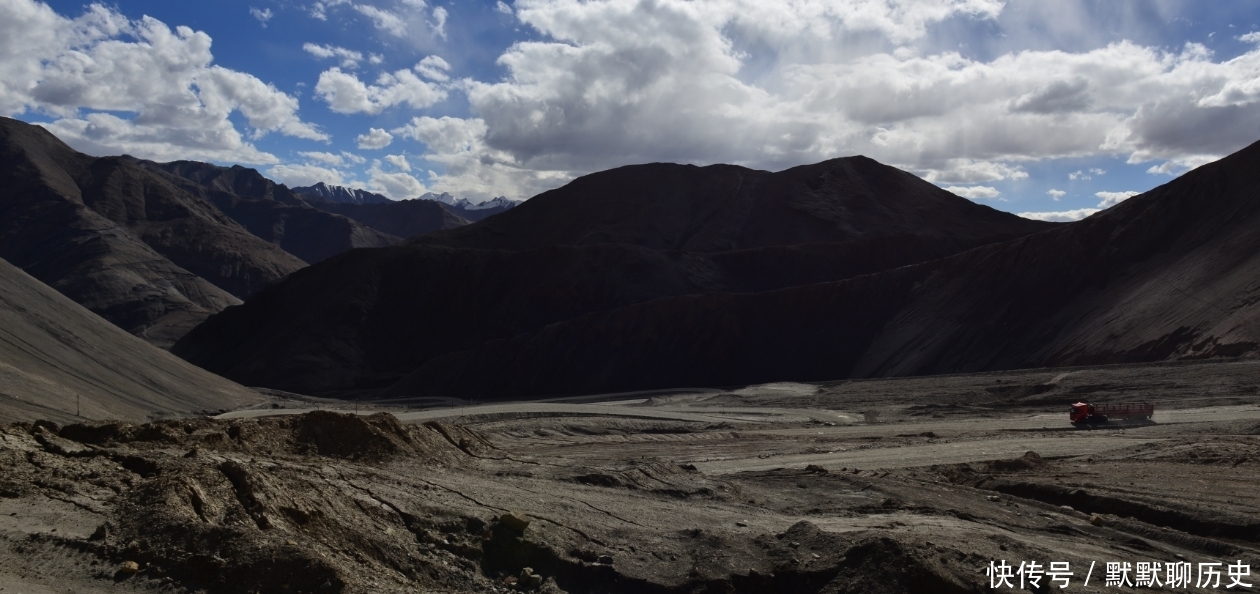 天路零公里出发,一小时海拔升高3000米,昆仑山脸色好严肃