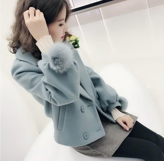 小个子女人别买羽绒服啦,太显矮!今年流行大衣+裸靴,楚楚动人