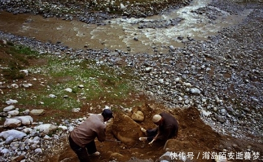 中国最神秘的河流：源源不断有“玉石”涌出，游客靠捡发家致富