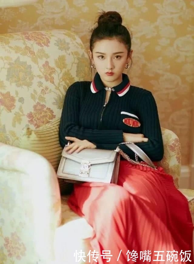  #高丸子#这个时候丸子头成了女孩们的首选 轻松搞定的慵懒发型