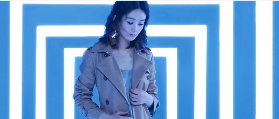 赵丽颖辟谣怀孕 翻她微博近照 小腰纤细还练劈叉 咋可能怀孕?