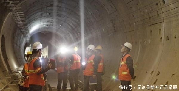  「地铁」这座省会，盖了6年的地铁，居然还没有修好，别人都盖好