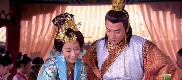 『打入冷宫』明朝皇后处罚了一个老宫女,却被皇帝当众杖责,最后还被打入冷宫