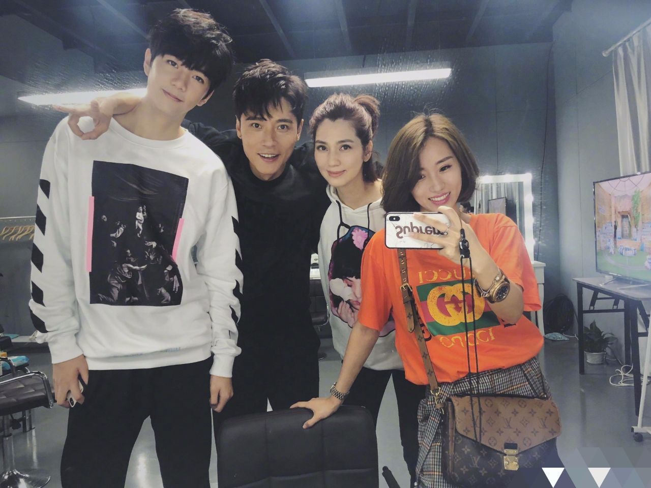 前经纪人称张丹峰现任经纪人是女版宋喆，工作室发声明严惩造谣者