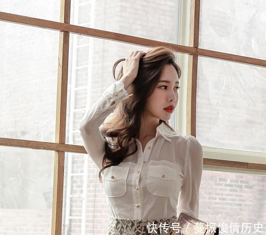 美女■白色半透明纱衬衣, 复古蕾丝包臀鱼尾裙, 打造美女秋日里的慵懒温柔