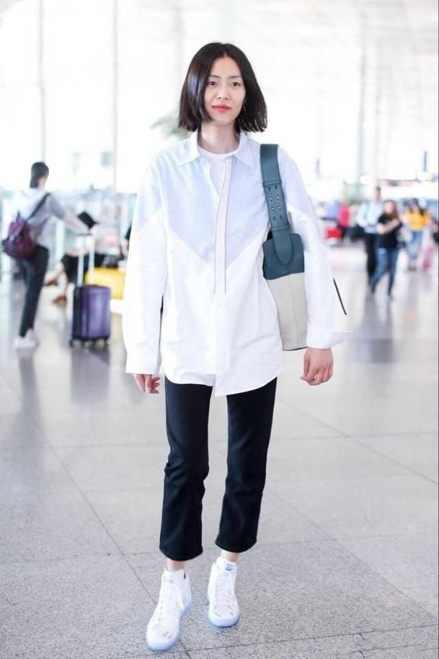 机场穿搭就服刘雯，什么衣服穿在她身上就立马提升好几个档次！