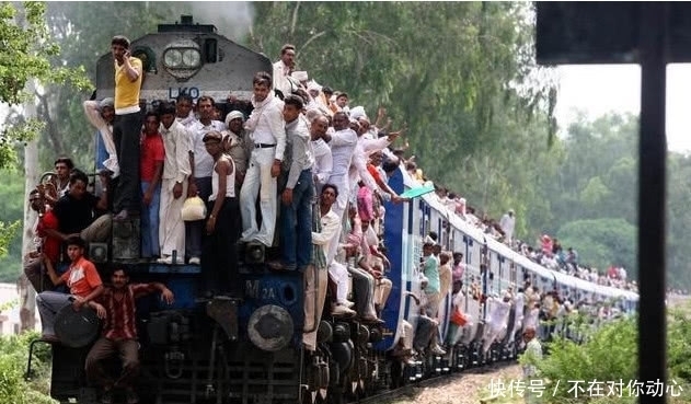  「高铁」印度土豪首次来中国，刚坐上高铁就急了，还直言：我要