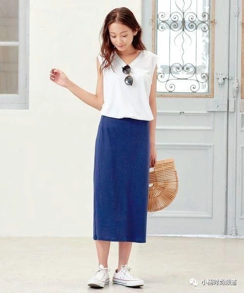 女生搭配:白色无袖上衣让自己更迷人!最新日本夏季穿搭总整理