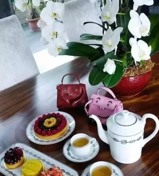 你知道世界上拥有最多爱马仕包包的女人是谁吗?!