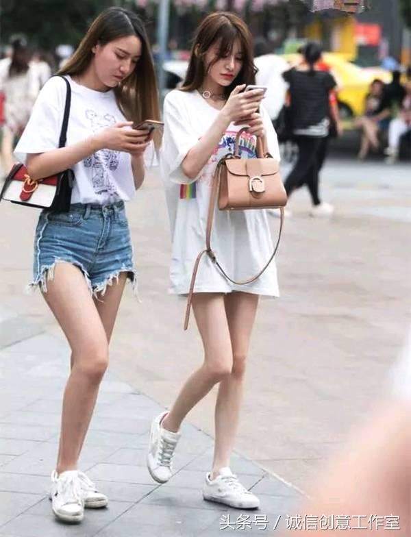 街拍 穿清凉又性感的吊带背心 将女人的妩媚尽显 回头率Hold不住