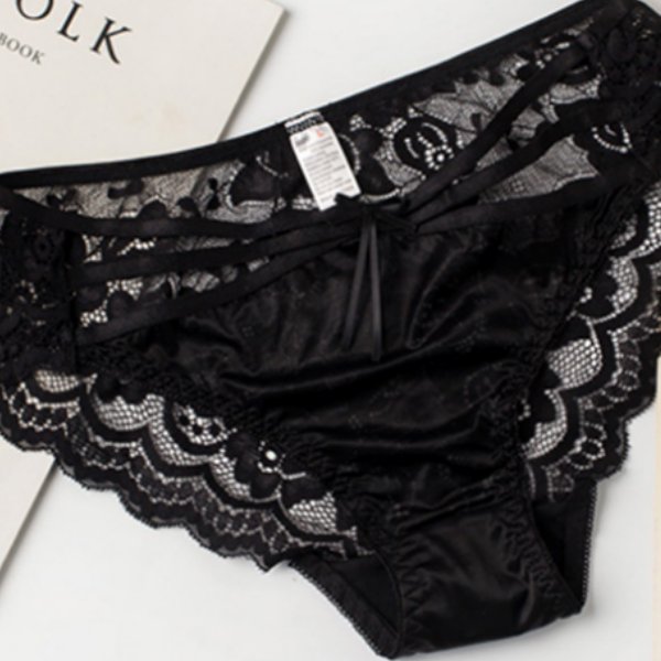 如今的女人越来越大胆!内内竟然这样穿，网友:呵呵呵呵呵