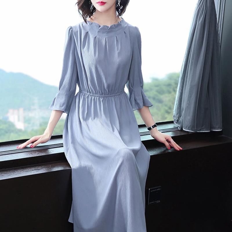 女人过了40岁，穿上这些新款秋裙，不仅减龄还能凸显女人味