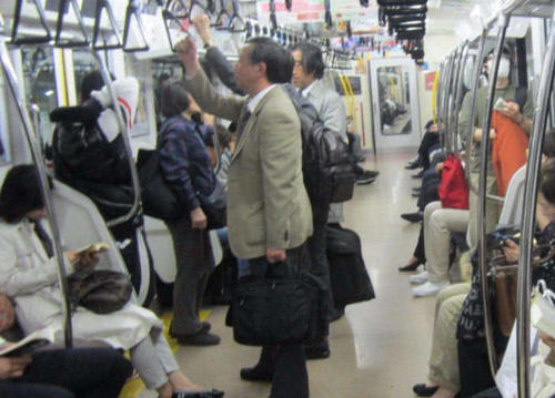 为何许多日本人都讨厌背双肩背包的游客？看完后才知道，表示理解