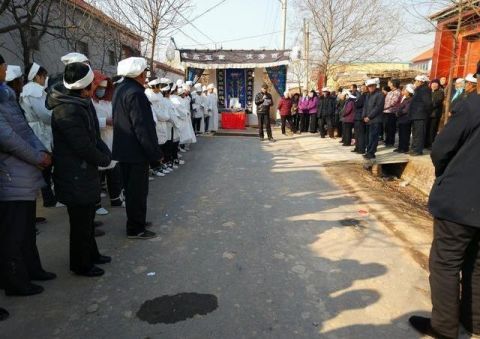  农村白事就变多   为什么很多老年人都过不了“这关”