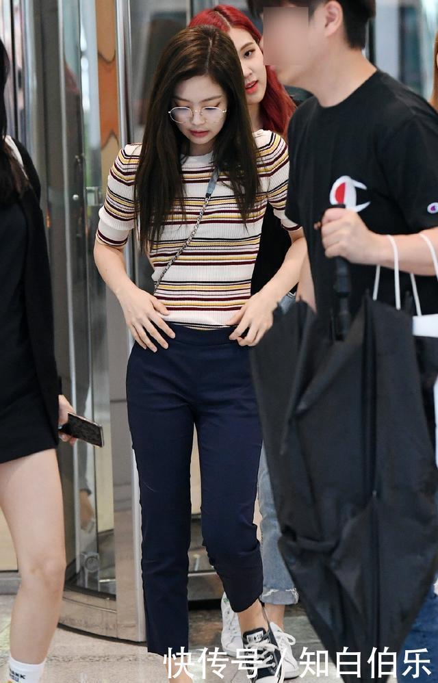 衣服|服!女明星的时尚嗅觉太灵敏了,金智妮18年私服20年穿依旧不过时