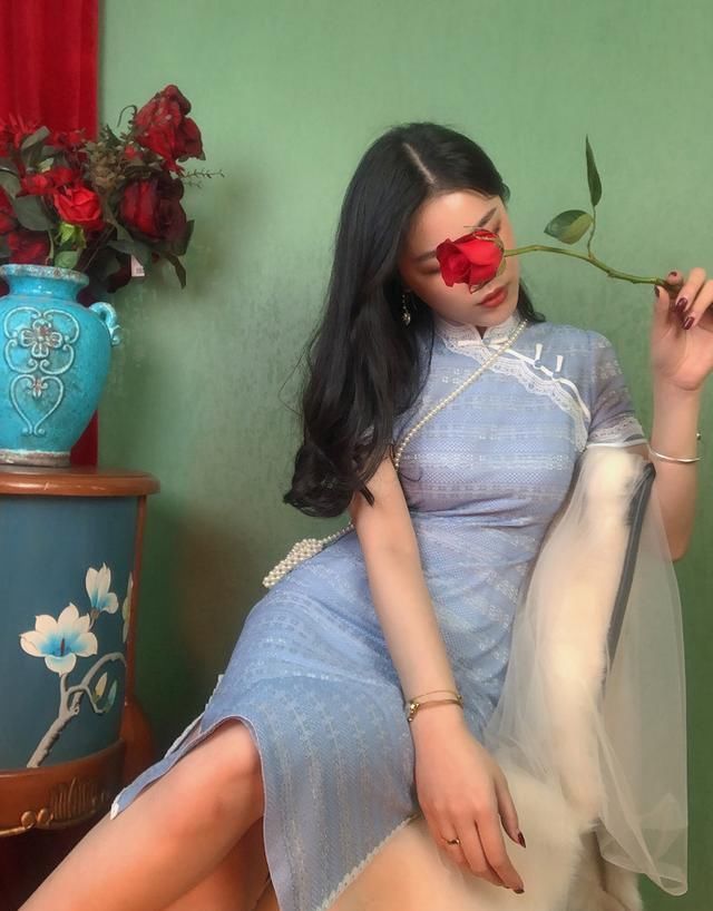  搭配一双■你能想到的裙子都已烂大街，入夏穿这“4件”裙，清爽又有气质！