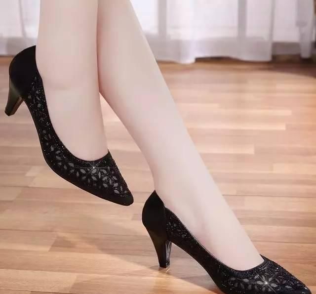 这些高跟鞋你喜欢哪双呢?都有不同的特点!
