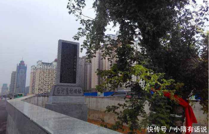 中国最霸气钉子户，立在马路中央占了道路三分之一，就在河南郑州