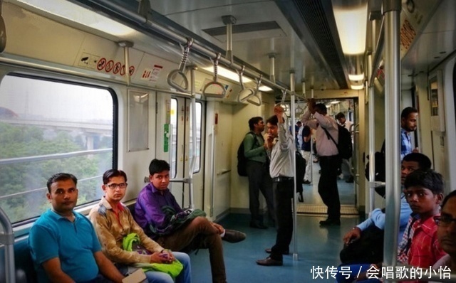  「小伙」中国小伙体验印度地铁,看看印度地铁女性车厢,和你想的