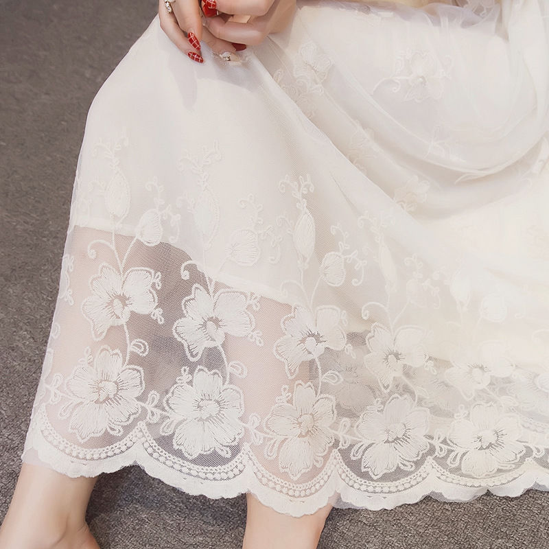 精致的蕾丝很显优雅，镂空与它的搭配，这些裙女人穿上真美