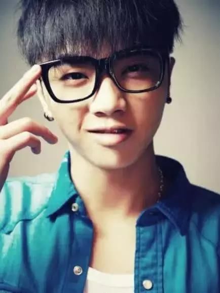 这么丑的“鲻鱼头”谁能hold住？易烊千玺却因此暴露真实颜值！