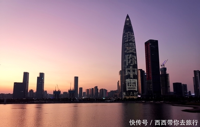 实拍：实拍深圳西部第一摩天楼，它才是深圳最美摩天楼
