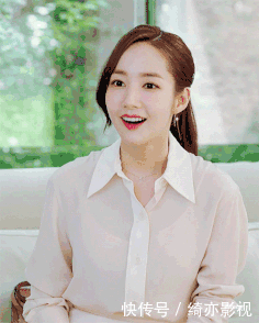 \"i4\": \"http://p0.qhimgs4.com/t010feea72212823a40.jpg?size=640x425\"没想到,2020年的赢家是这种裙子,太显身材了吧